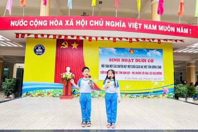 Sinh hoạt dưới cờ tuần 12 với chủ điểm: “Diễn đàn: Xây dựng tình bạn đẹp – Nói không với bạo lực học đường”.